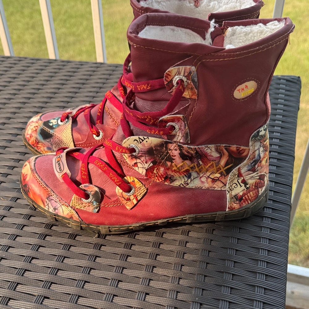Red and Multicolor High-Top fall boots